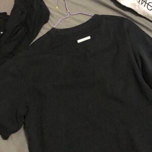 Women's black short-sleeved T-shirt with simple round neck